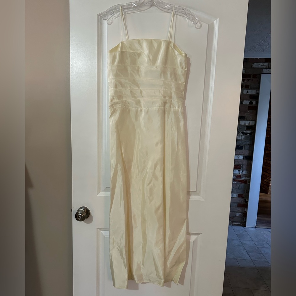 Elegant Cream Sleeveless Dress